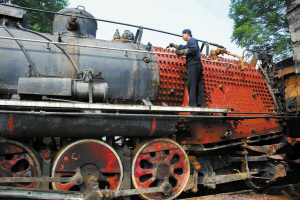 最后的蒸汽机车修理工--洛阳晚报--河南省第一